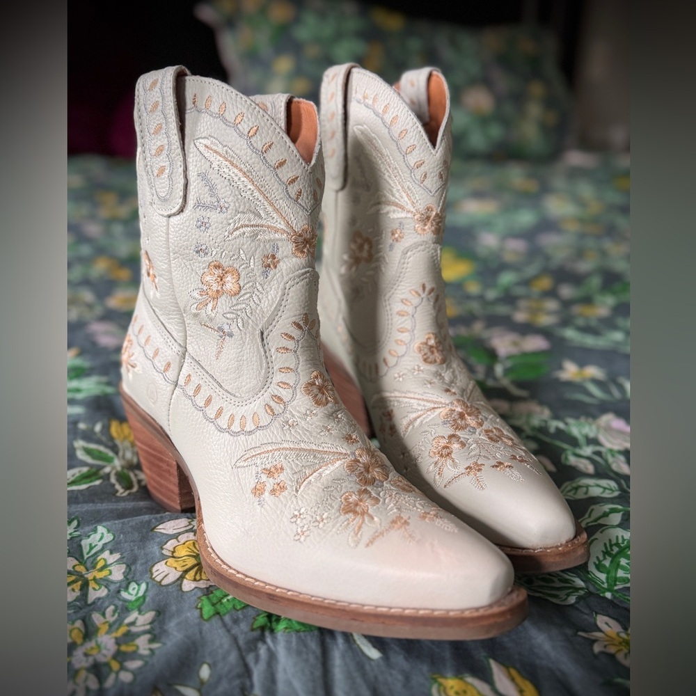 Dingo 1969 Primrose Leather Booties | Anthropologie | Size 7.5